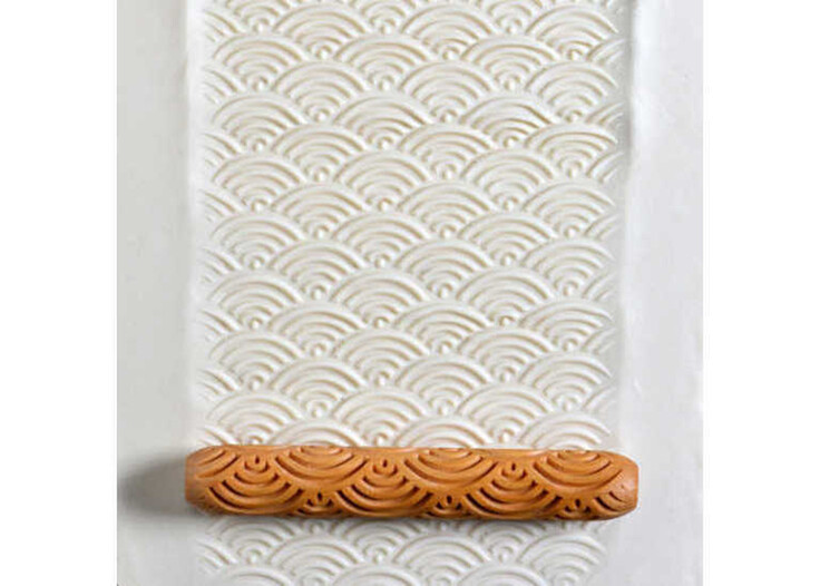 Scallop Art Deco Hand Roller