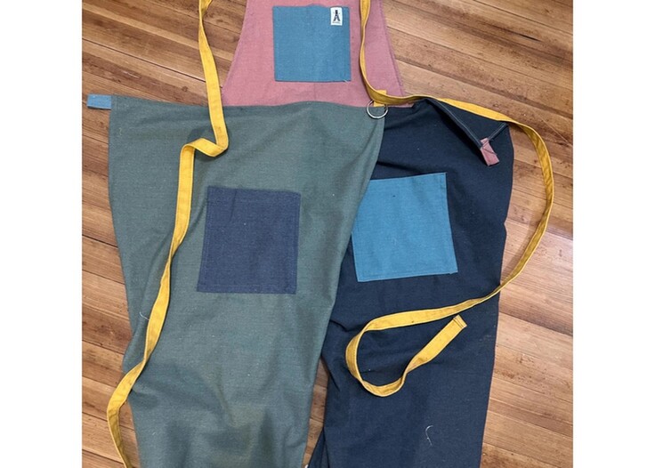The Walking Apron: Slip Shady Special Edition (Classic size)