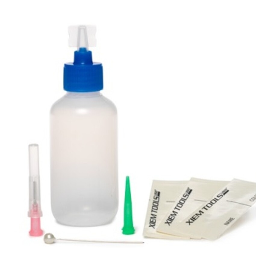 Photograph: Customizable Applicator 2 oz bottle with cap and 18 gauge tip