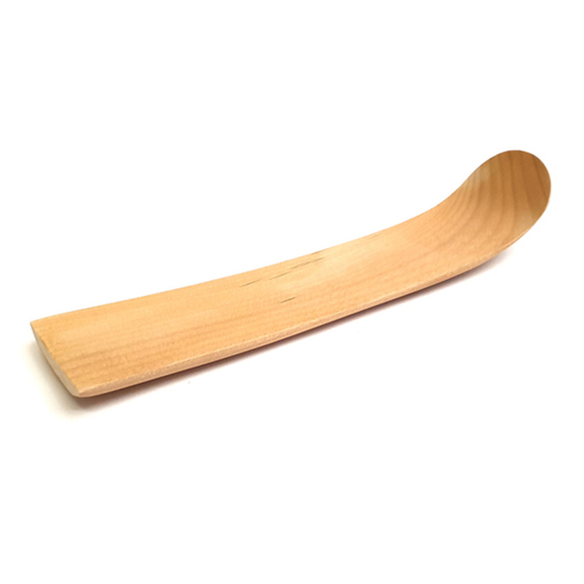 Photograph: Japanese Style 'Gyubera' (Ox-Tongue) Wooden Throwing Tool: Long/Medium