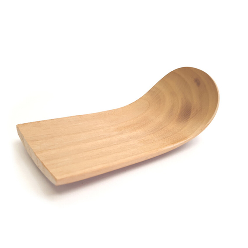 Photograph: Japanese Style 'Gyubera' (Ox-Tongue) Wooden Throwing Tool: Short/Medium