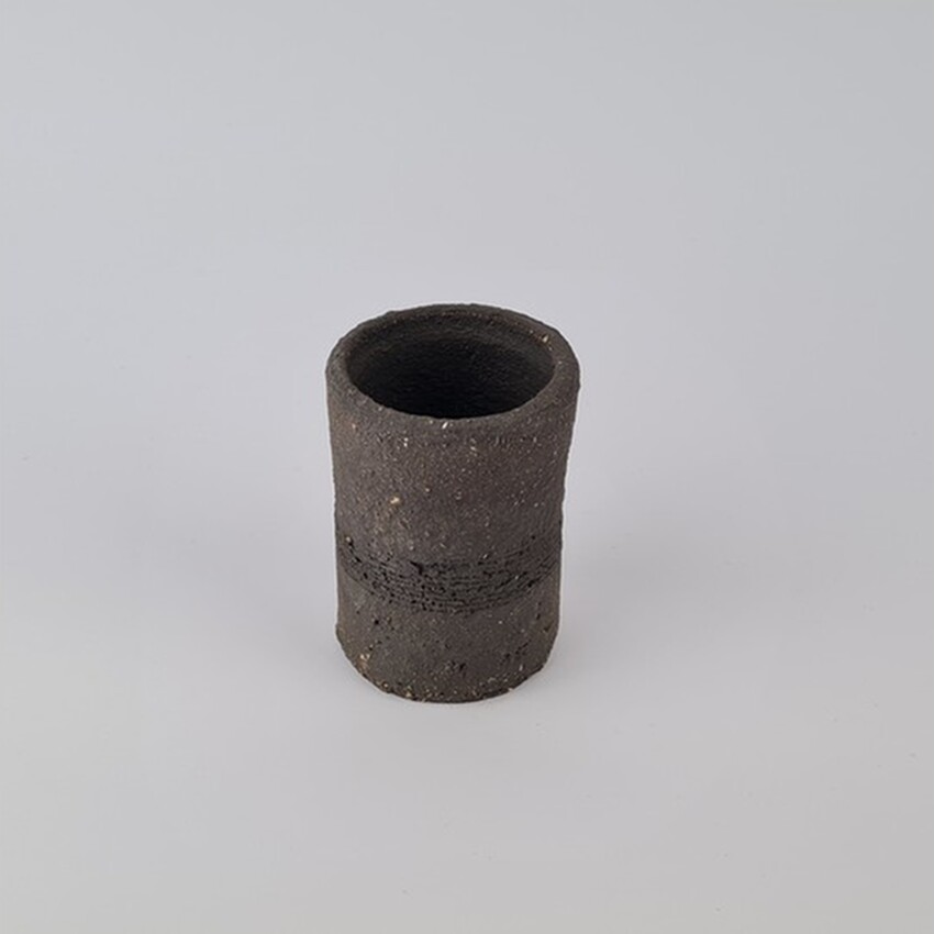 Photograph: Vulcan Black Stoneware (Coarse) 1200-1260C