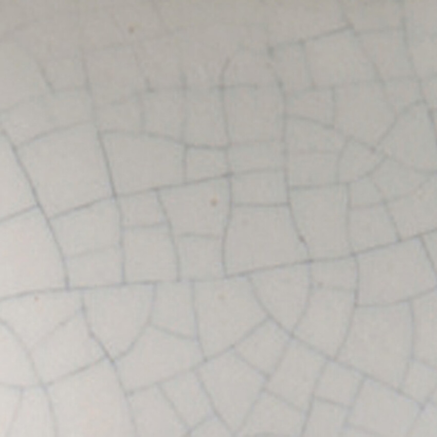 Photograph: White Crackle 780-900C (L)