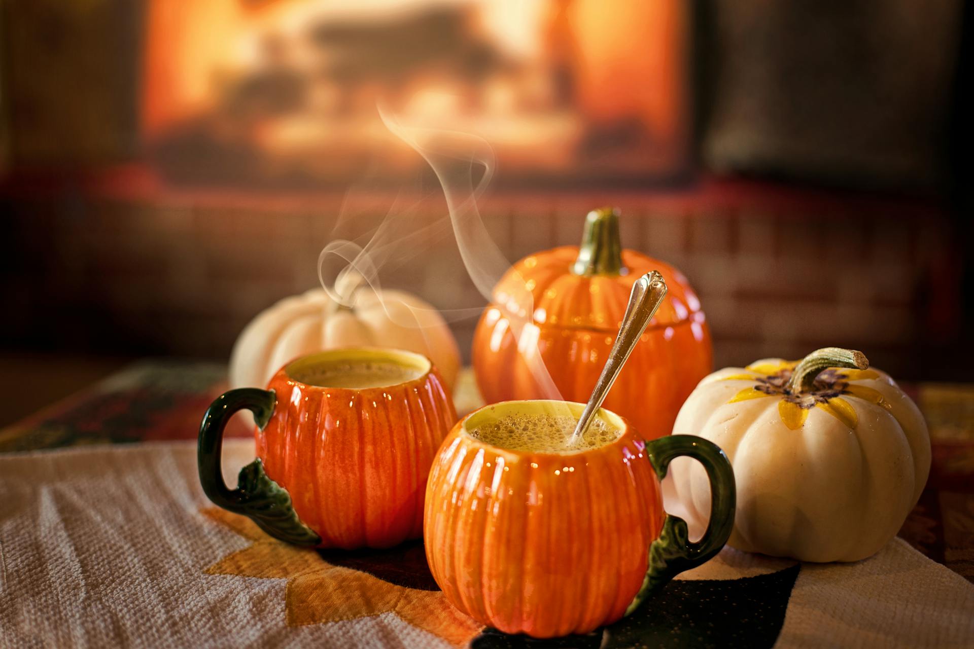 pumpkin mugs with hot drink